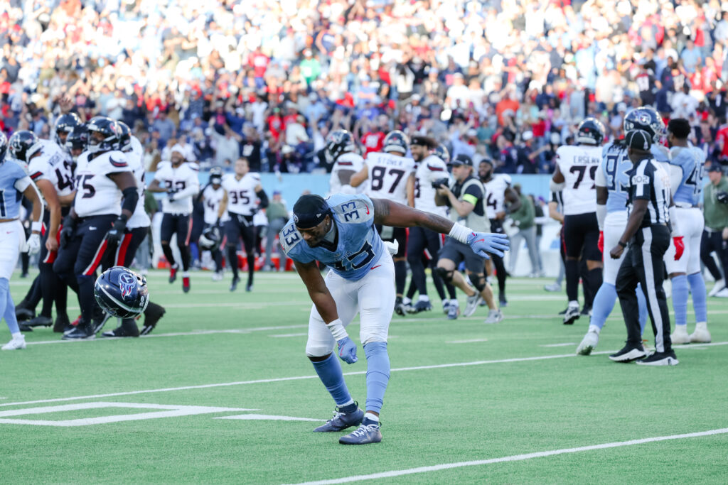 Arden Key throws his helmet out of frustration