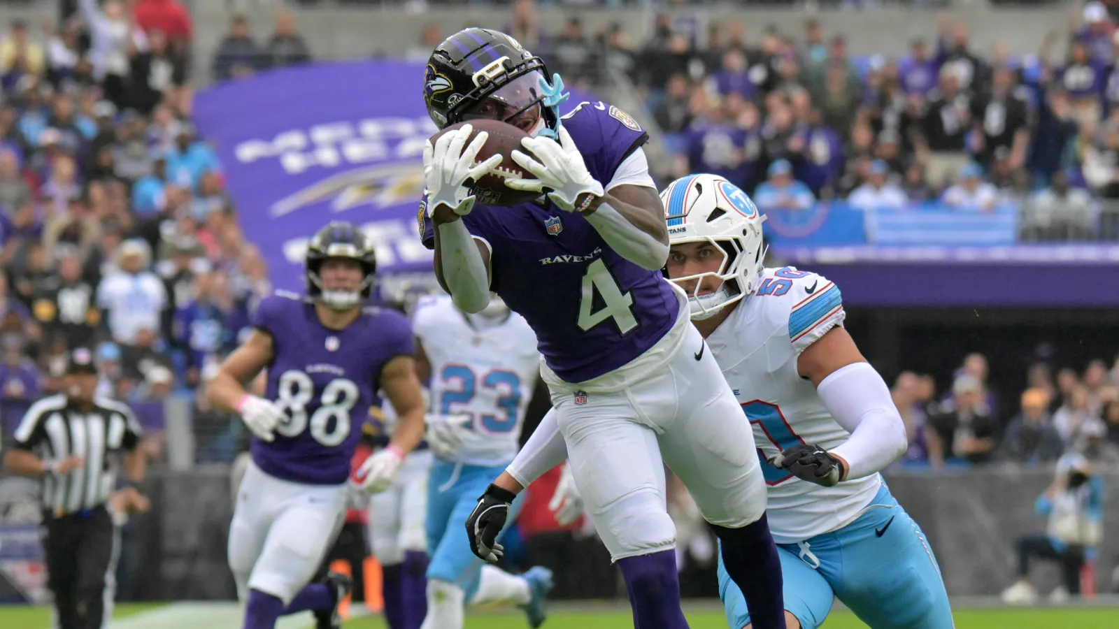 Ravens WR Zay Flowers make a catch on the titans