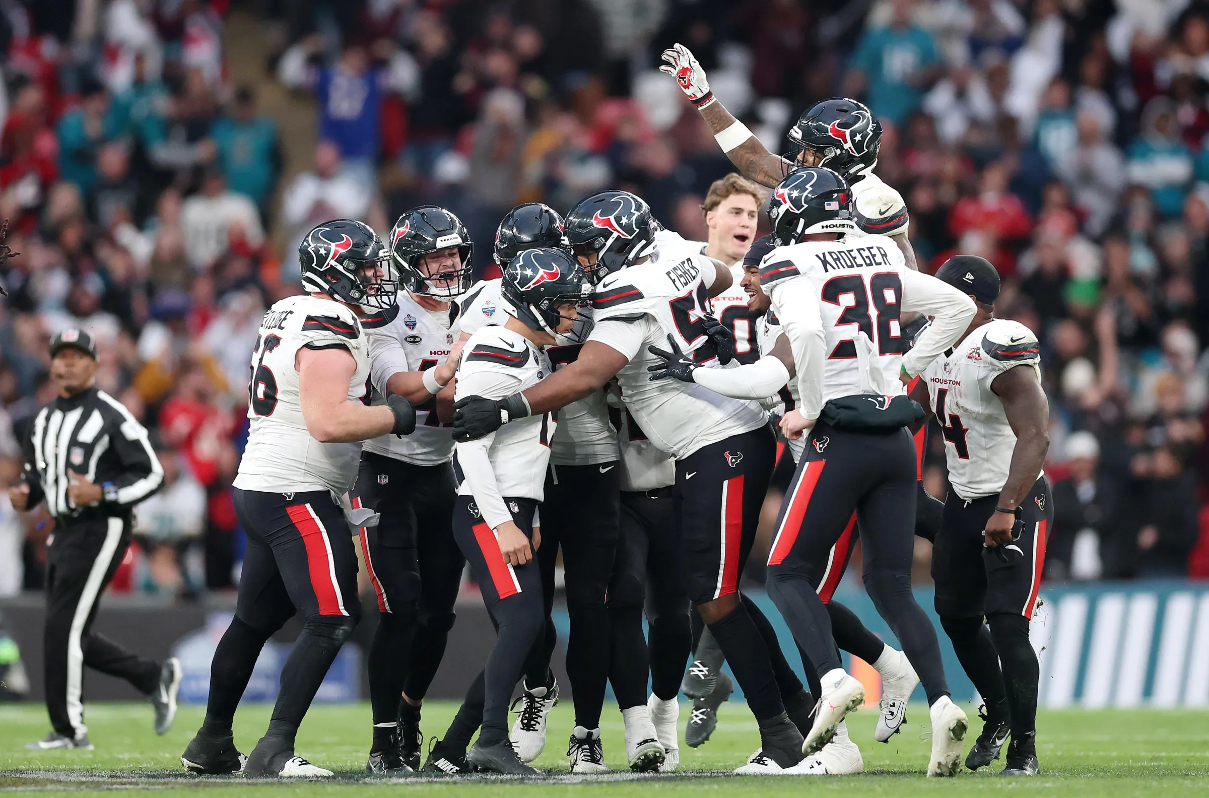 Houston celebrates the game winning field goal